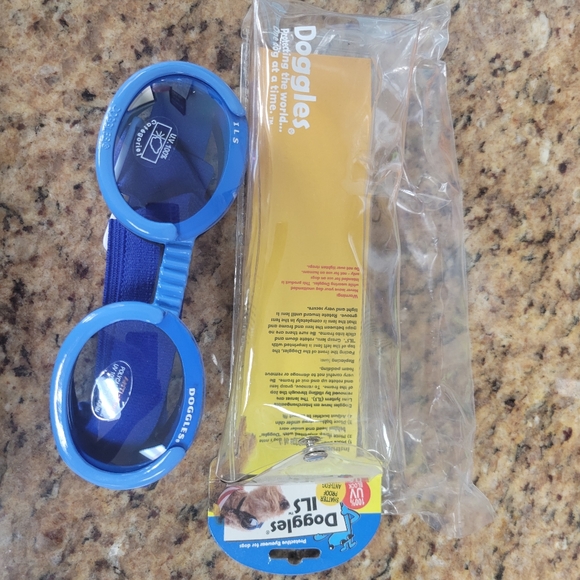 New Shiny Blue Frame Doggles with Blue Lens - xLarge - Picture 3 of 3